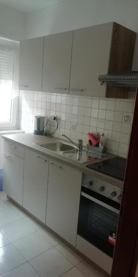 Apartmani Kod Rade Pakostane Exterior photo